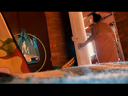 ❤️ منهنجو چاچو شاور ۾ منهنجي پٺيان اچي ٿو، هو مون کي چوندو آهي جڏهن آئون غسل وٺان ٿو. ❤️ معياري فحش