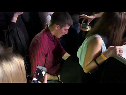 ❤️ هڪ روسي نائيٽ ڪلب ۾ حقيقي جنسي. 18 سالن جي روسي ڇوڪري مقعد ۽ وينجن ۾ هڪ نائيٽ ڪلب ۾ fucked ❤️ معياري فحش